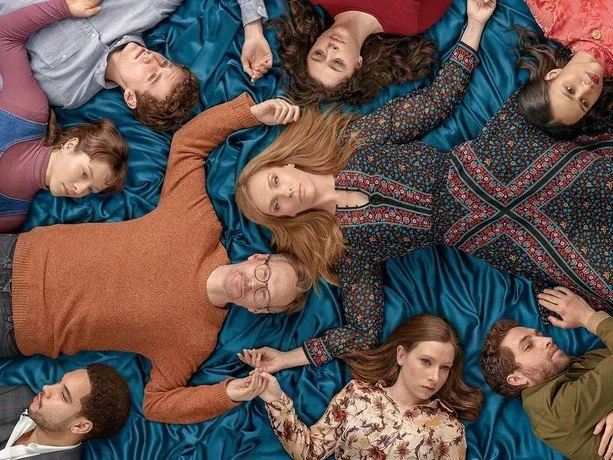 5 títulos não monogâmicos que para você assistir e onde encontrá-los.